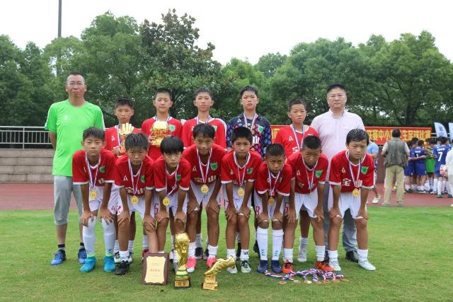 媒体人：青岛队报价王俊杰 筹码是范汇鎏加钱
